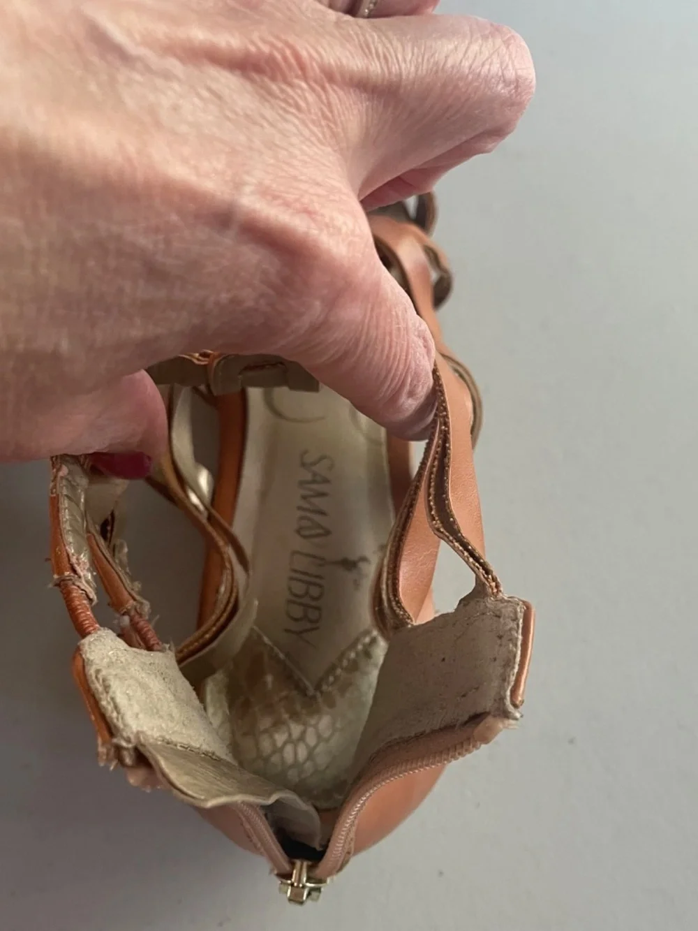 Sam & Libby Tan Strappy Flat Gladiator Sandals Caged with Back Zipper, Size 8 - Picture 7 of 9